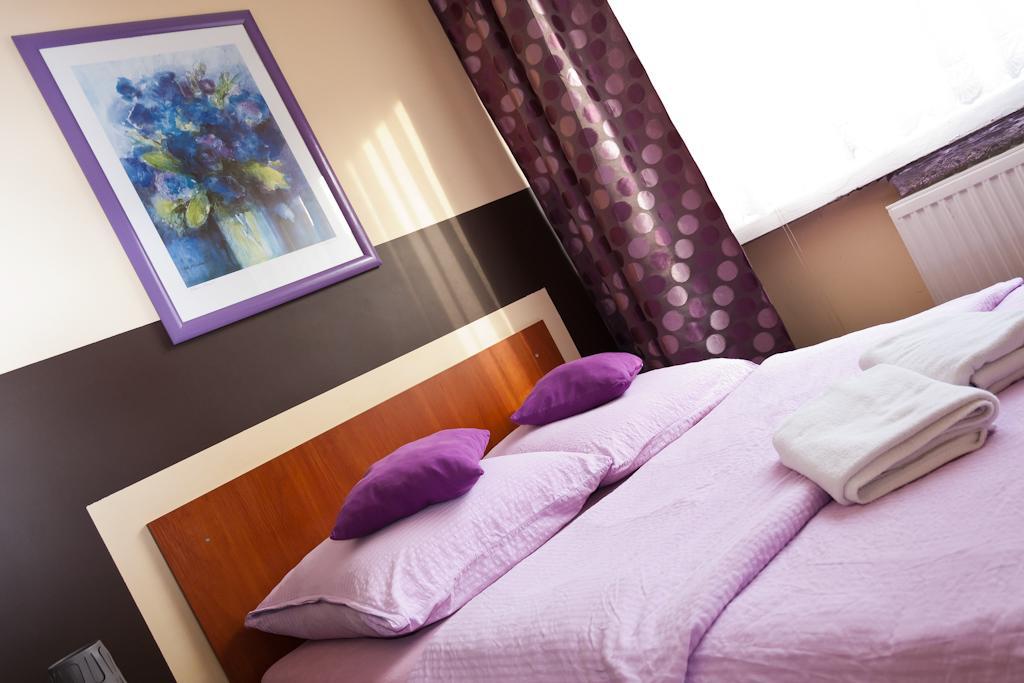 Hotel Elda 2 Μπίντγκοστς Δωμάτιο φωτογραφία