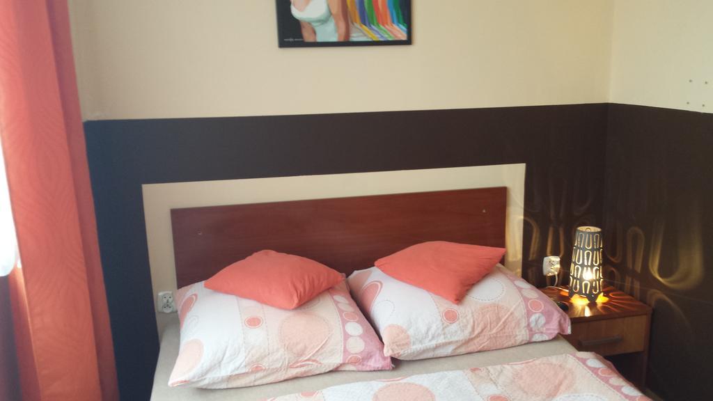 Hotel Elda 2 Μπίντγκοστς Δωμάτιο φωτογραφία