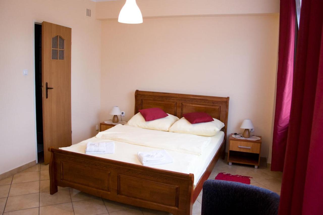 Hotel Elda 2 Μπίντγκοστς Δωμάτιο φωτογραφία